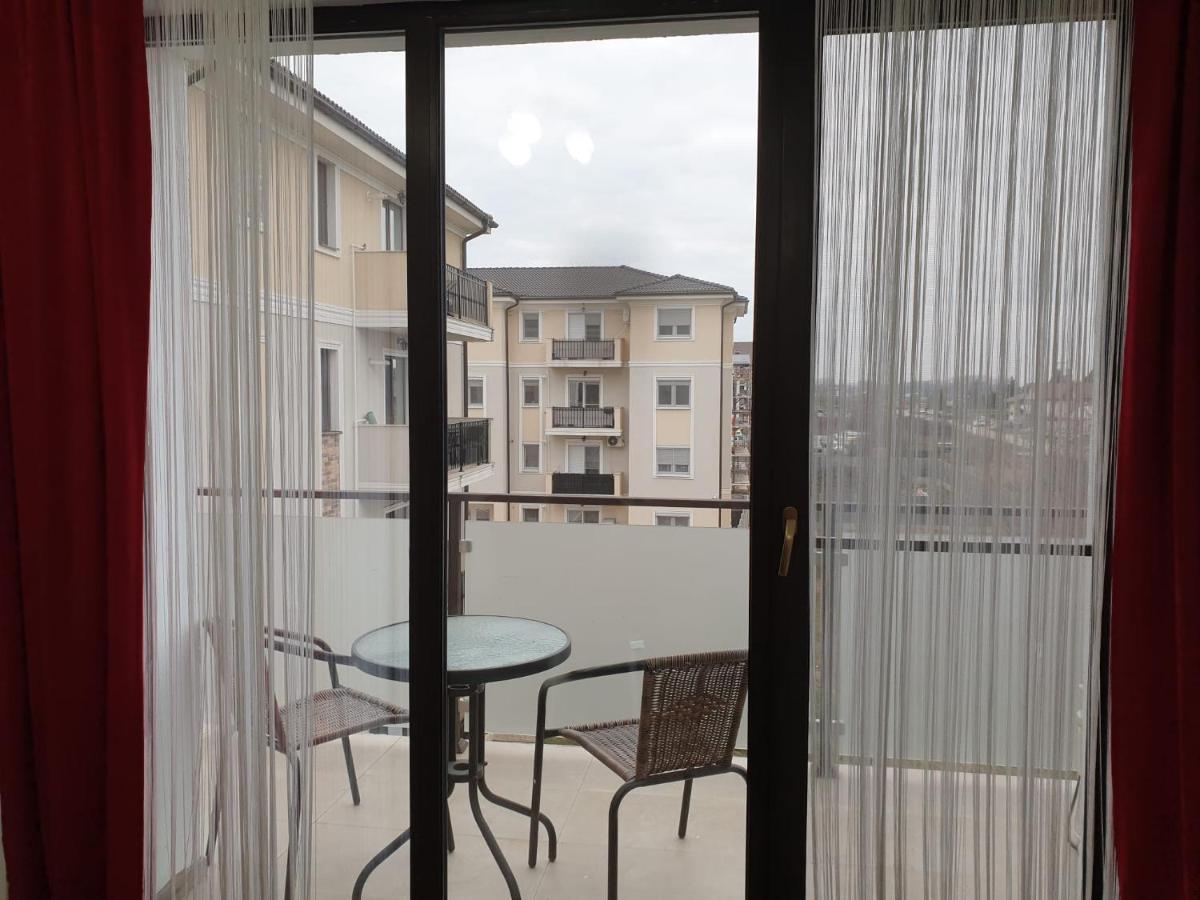 Apartament Adriana Apartment Giroc ภายนอก รูปภาพ